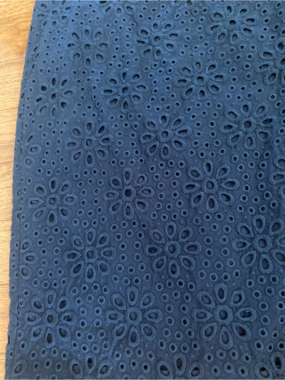 J. Crew No. 2 Pencil Skirt Navy Blue Eyelet Embroidered Cotton Size 8 - Picture 4 of 10